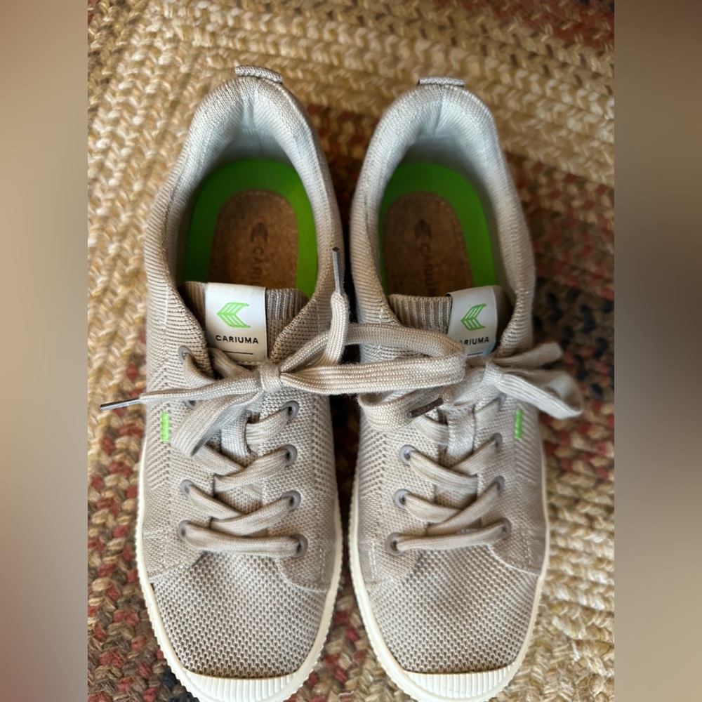 EUC Cariuma IBI Low Knit Sneakers Women’s Sz 9 Sand/Beige Color